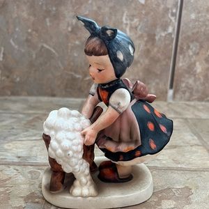 Napco “Wash Day” Figurine